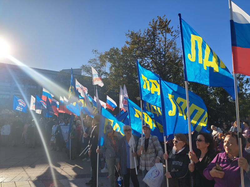 Одними из первых в стране обращение президента поддержали депутаты ЛДПР в Приморье
