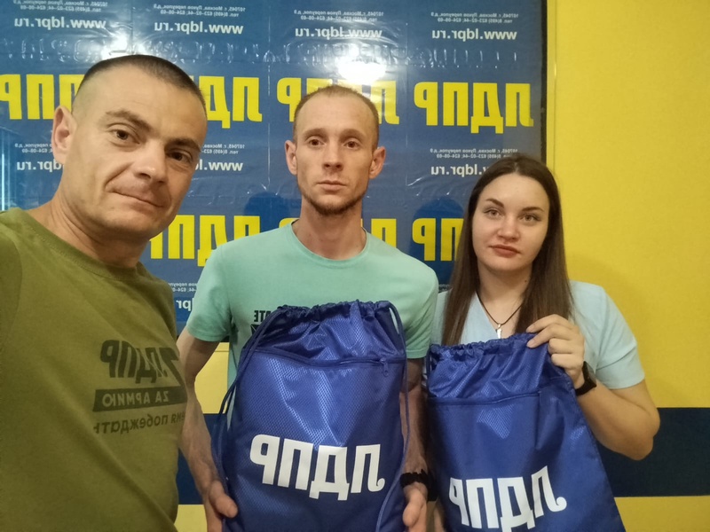 Находкинское отделение ЛДПР поздравило ветерана боевых действий Алексея Пустоветова