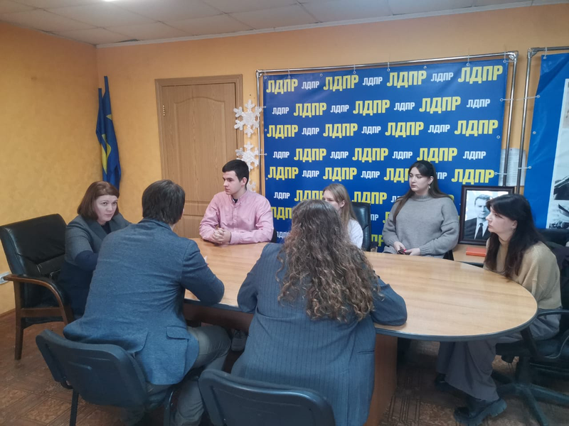 Василина Кулиева встретилась с активистами ЛДПР во Владивостоке