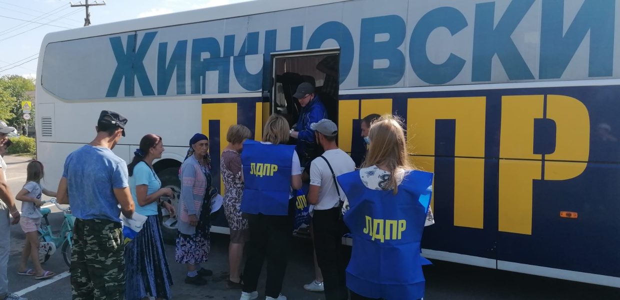 Салон автобуса с пассажирами. Муниципальная автоколонна камышин. Дачные маршруты. Новости дня автобус. Новости дня автобус.