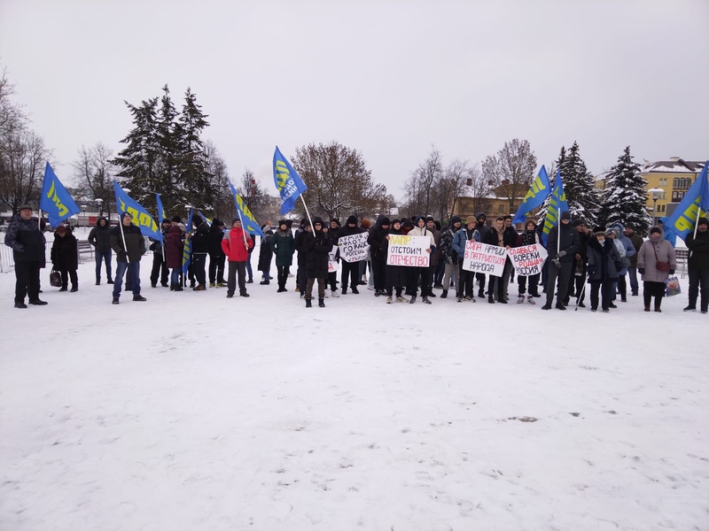 Активисты Псковского регионального отделения ЛДПР провели митинг в честь 23 февраля 