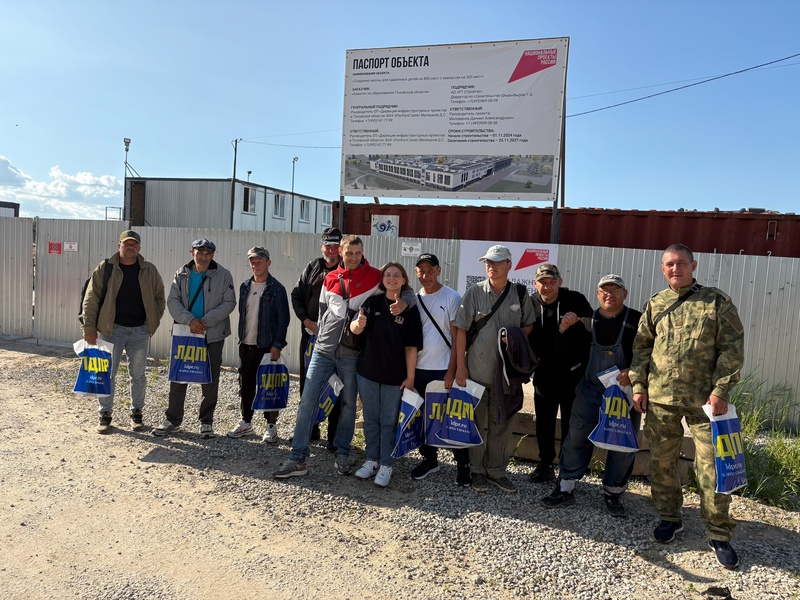 Поздравляем с Днем строителя