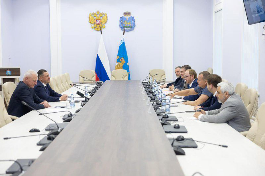 Антон Минаков обсудил с губернатором насущные проблемы жителей Псковской области