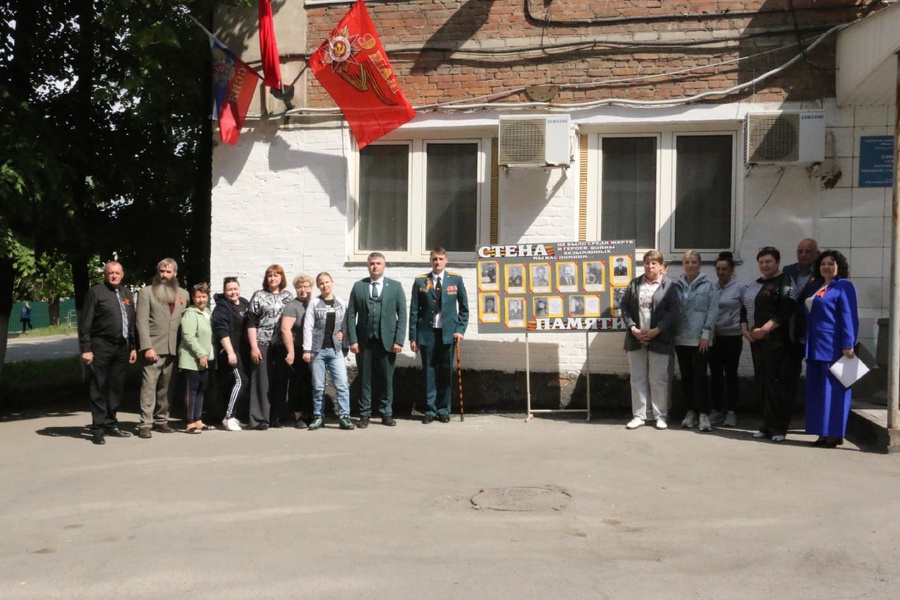 Связь поколений: в городе Гуково при участии ЛДПР открыли Стены Памяти героям войны