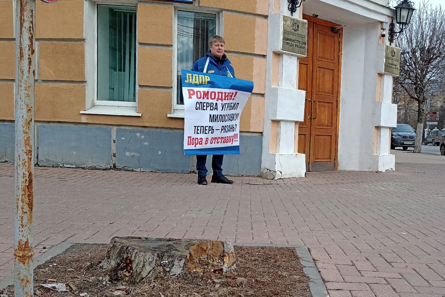 Дороги в Рязани стали полем экспериментов... ЛДПР требует отставки главного экспериментатора!