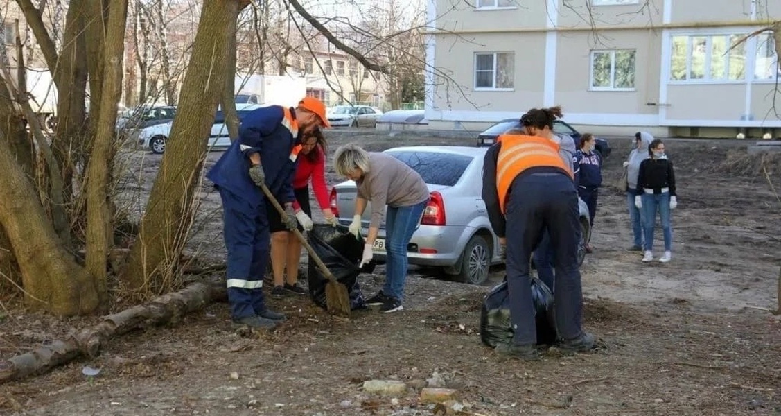 Депутат ЛДПР Евгений Мясин: убирают город только у здания администрации и на Первомайском проспекте