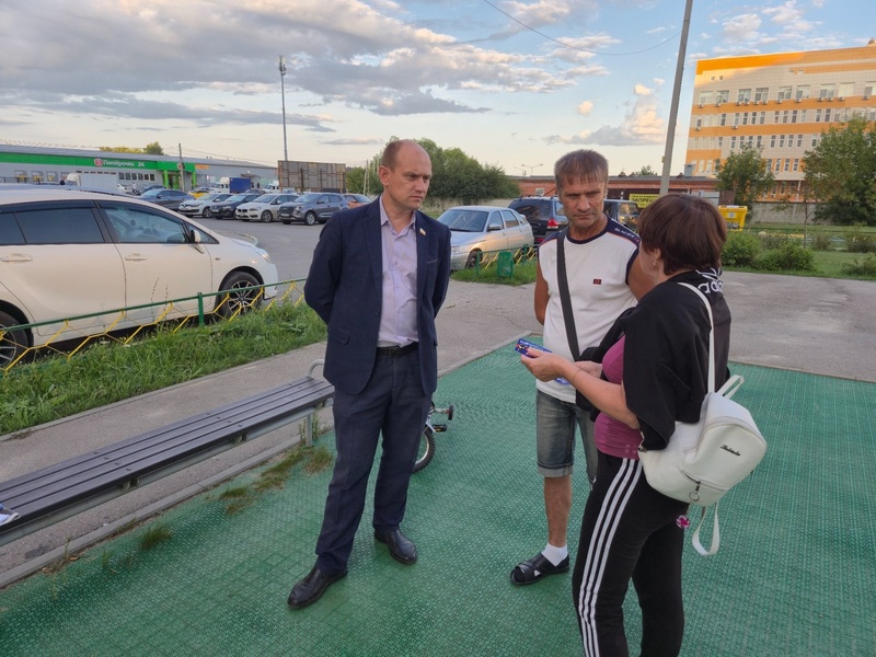 Региональный парламентарий Александр Стариков: жители улицы Семчинская остаются без внимания УК