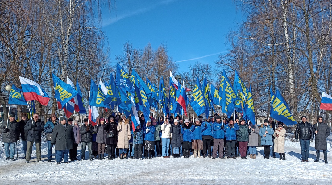 Представители Рязанского отделения ЛДПР провели автопробег в честь воинов-героев