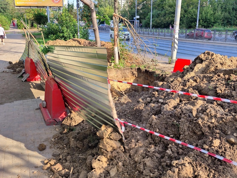 Активист ЛДПР Николай Грошкин: третий день продолжается борьба "Водоканала" с прорывом канализации