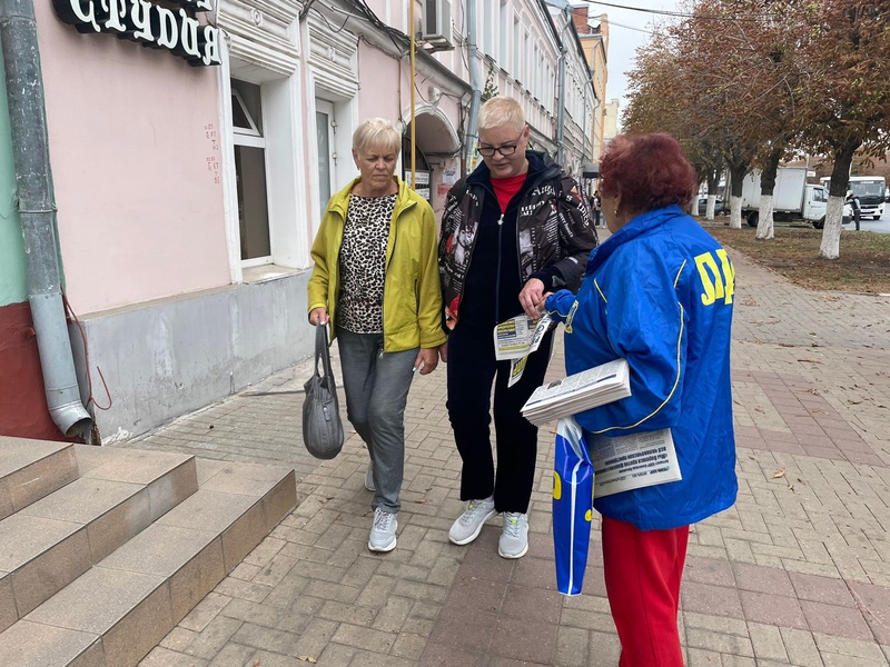 Активисты ЛДПР провели раздачу нового выпуска партийной газеты «Рязань ЛДПР»