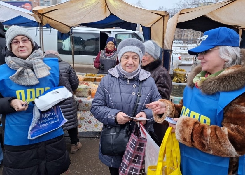 Рязанцы возвращаются с ярмарок с хорошим настроением и подарками от ЛДПР