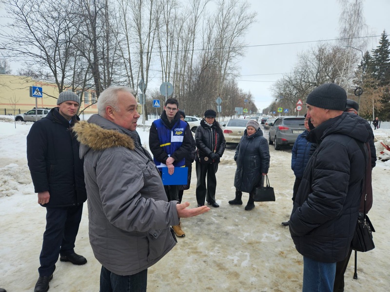 Состоялась встреча Валерия Лозовского, доверенного лица Леонида Слуцкого, с жителями района Дягилево