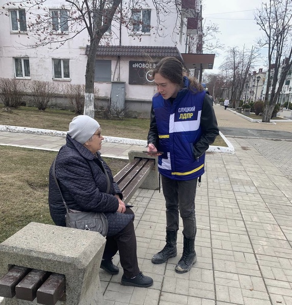 Активисты ЛДПР провели опрос на Сахалине среди граждан, чтобы оценить работу органов МСУ