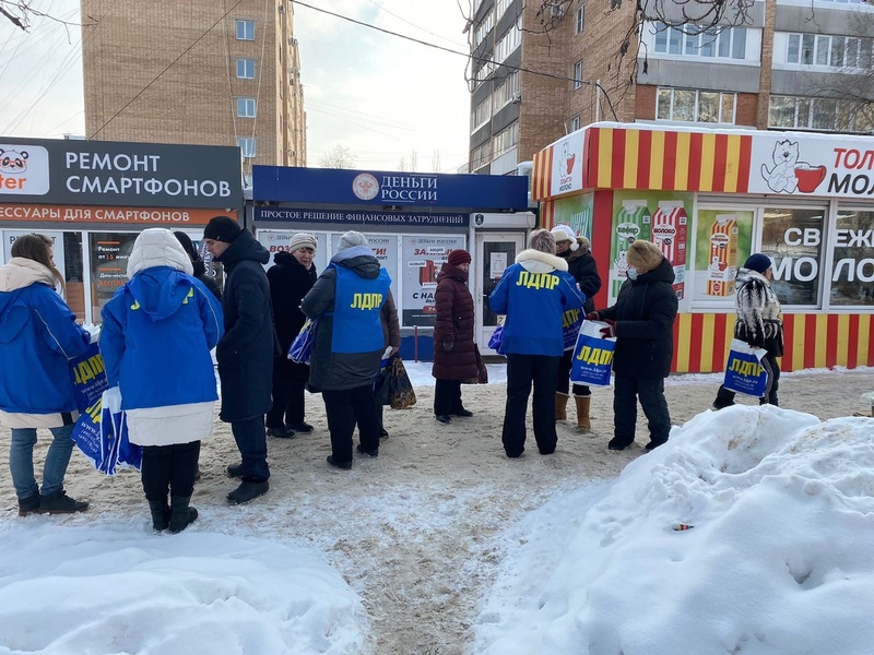 Партийный автобус прибыл в Автоград