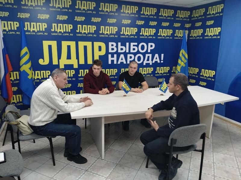 Партийцы провели открытую дискуссию в  годовщину Октябрьского переворота