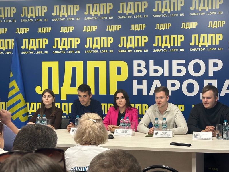 Сотрудники ЛДПР обучают партийный актив