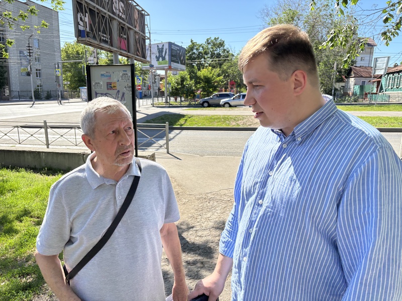 Никита Григорьевский провел выездную встречу в сквере Героев Краснодона