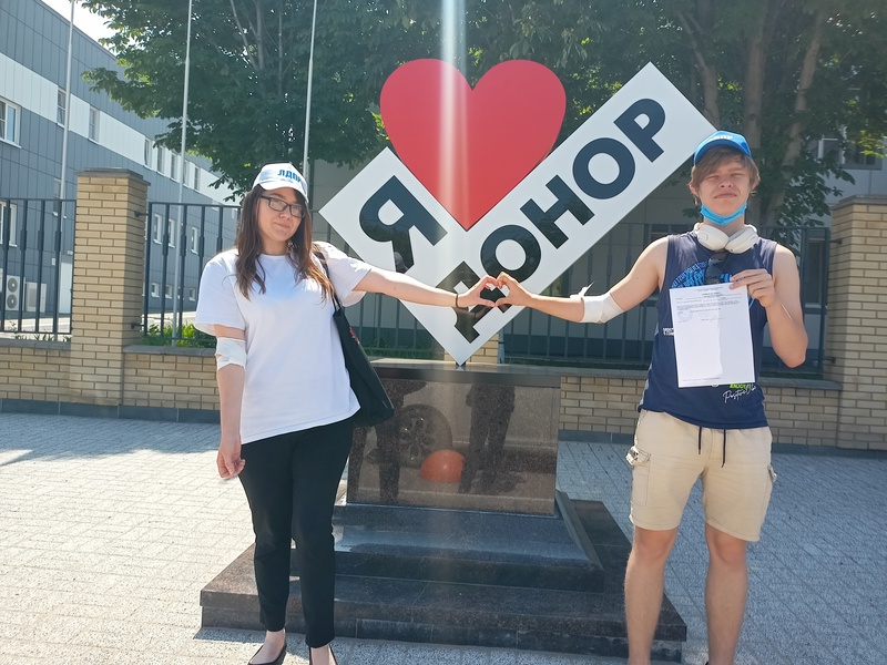 Саратовский партиец - донор получил награду за благое дело
