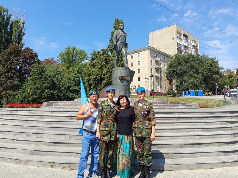 С Днем Воздушно-десантных войск!