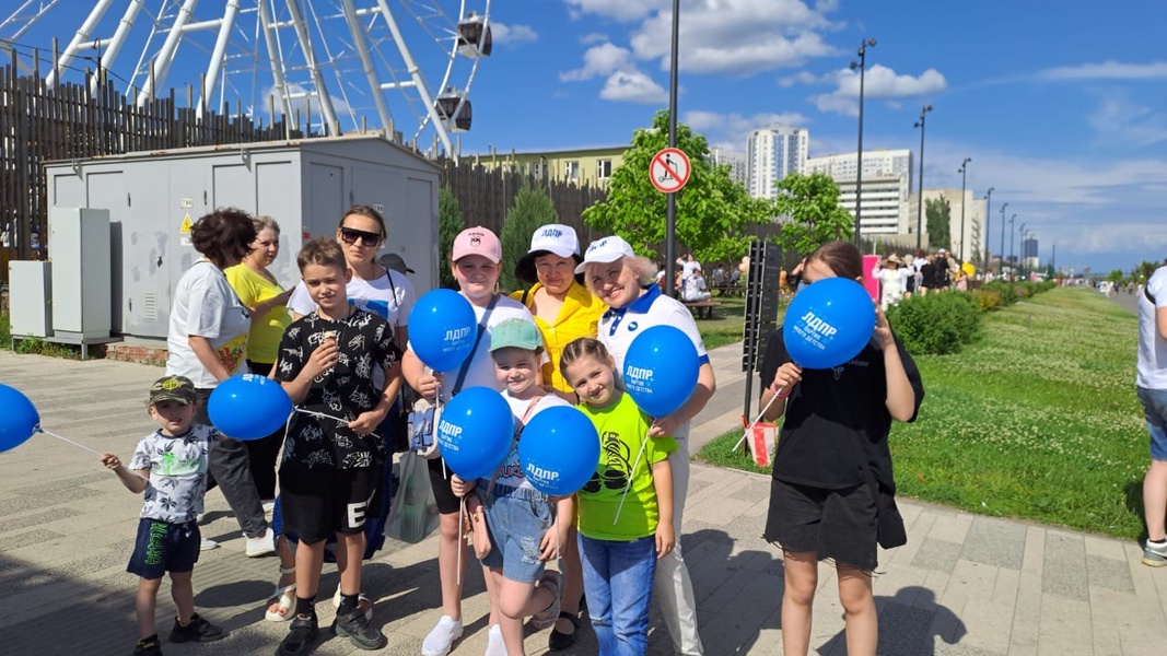 Партийцы по всей Саратовской области поздравили детей с праздником!