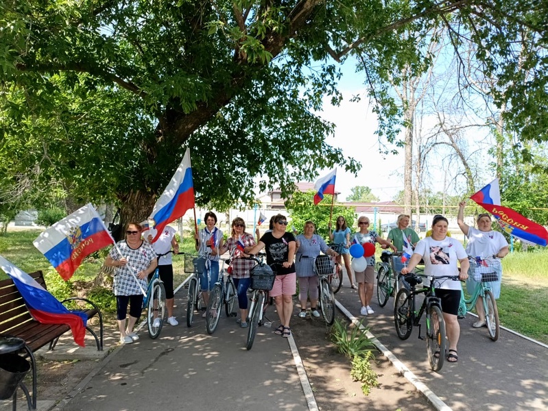 Представители ЛДПР по всей Саратовской области массово отпраздновали День России