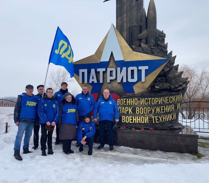 Энгельсские партийцы посетили военно-исторический парк «Патриот»