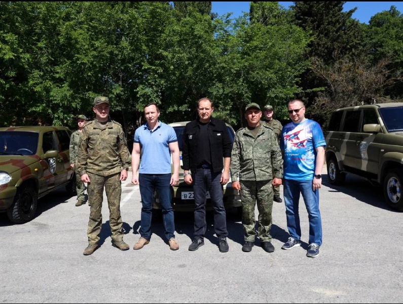 ЛДПР в Севастополе и волонтеры передали Черноморскому флоту транспорт для выполнения задач 