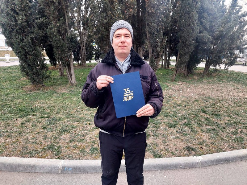 Член Севастопольского отделения ЛДПР получил благодарственное письмо за работу в сфере экологии