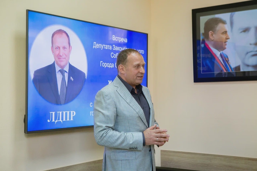 Депутат Илья Журавлев обозначил курс партии на встрече с активом в Севастополе