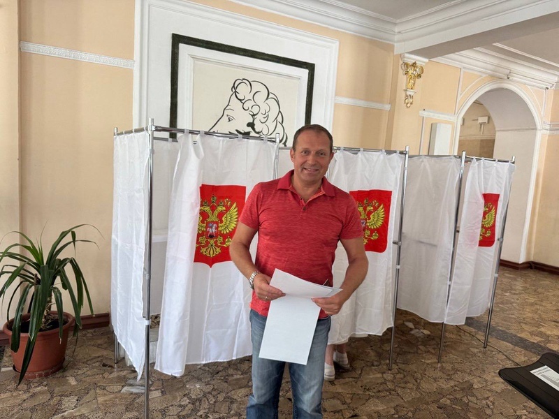 Депутат Илья Журавлев принял участие в голосовании 