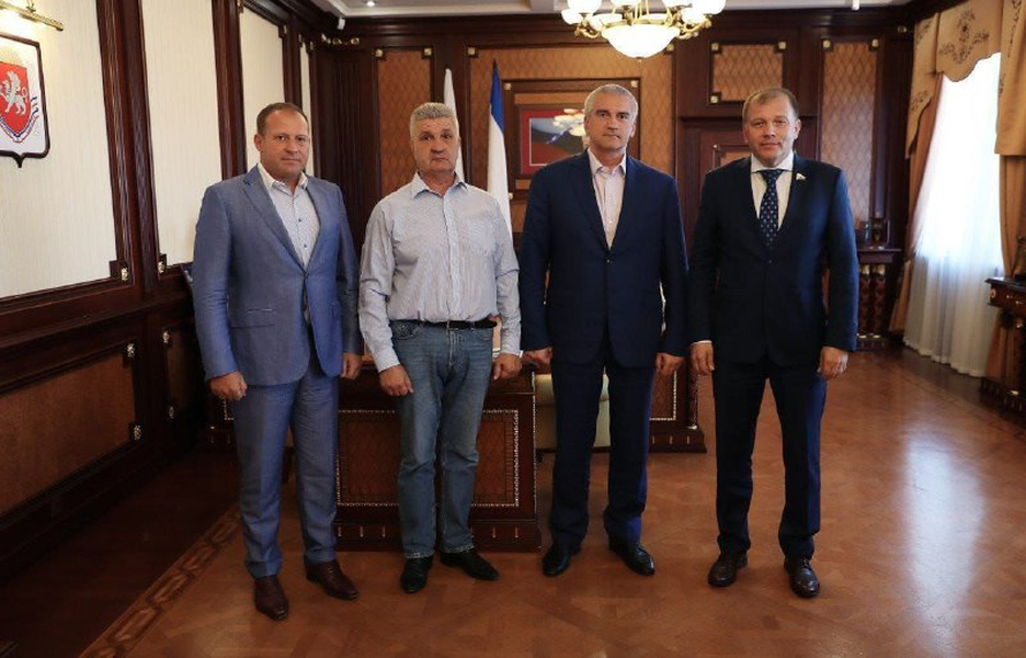 Илья Журавлев поздравил с Днем рождения главу Крыма Сергея Аксенова