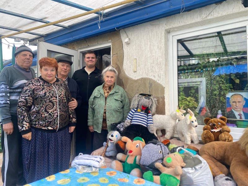 Семья ветеранов передала очередную партию гуманитарной помощи нуждающимся 