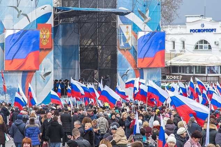 Севастополь революция. Митинг на площади Нахимова 2014. Русская Весна Севастополь 2022. Крым Севастополь 2014. Крымская Весна Севастополь 2014.