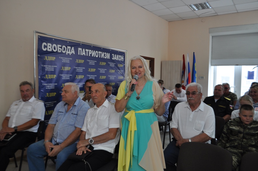 Партийцы провели праздничную встречу ко Дню ВМФ 