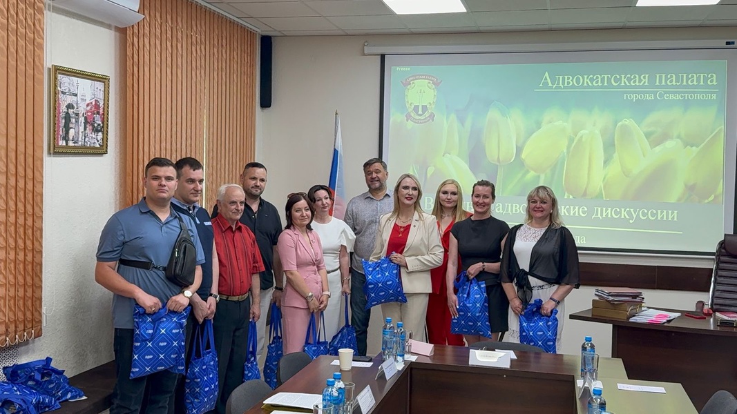 В преддверии Дня адвоката партийцы поздравили сотрудников Адвокатской палаты Севастополя