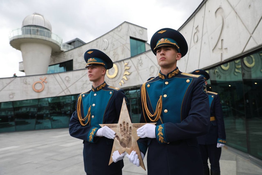 В Ярославле на Аллее космонавтов появилась звезда Антона Шкаплерова 