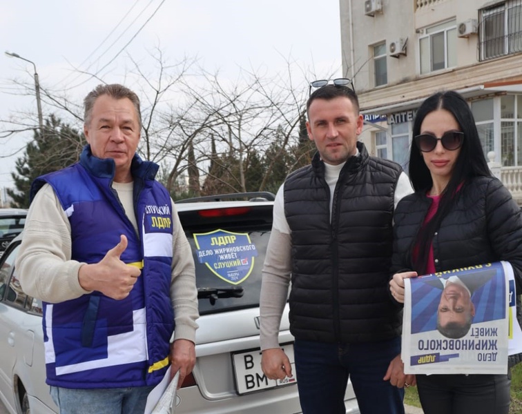 Актив Севастопольского отделения ЛДПР проводит опрос среди жителей города по проблемным вопросам  