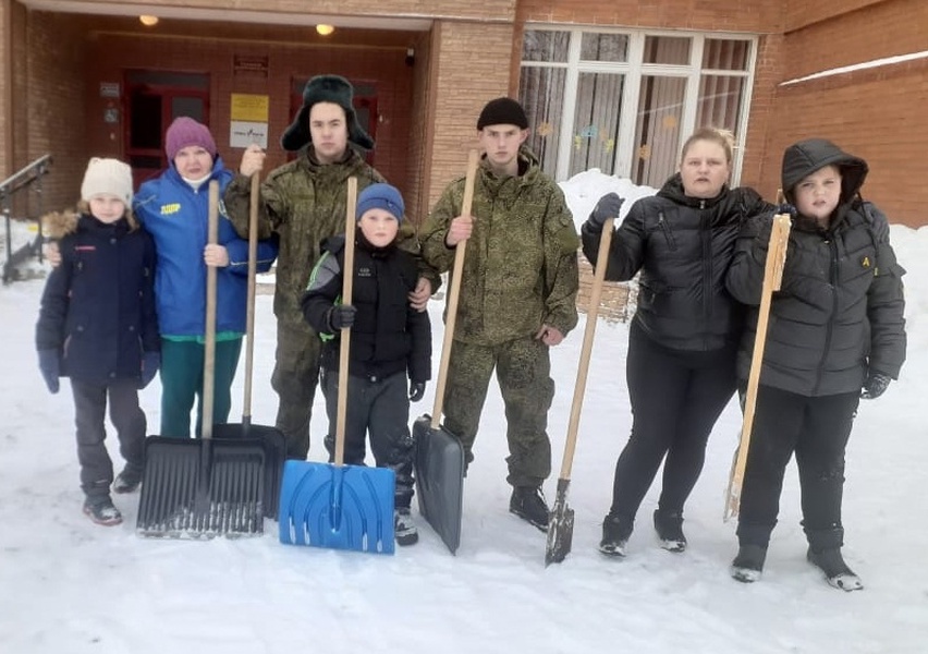 Администрация Ельнинской школы оценила доброе дело активистов ЛДПР