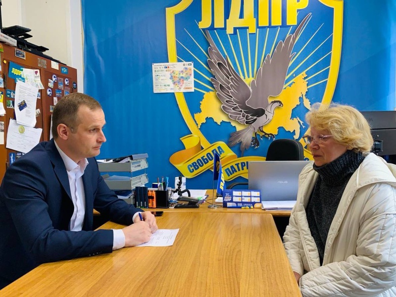 Сергей Леонов провел прием граждан в Смоленске