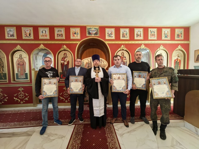 Cмоленский актив ЛДПР отмечен наградами за помощь Спаcо-Преображенской церкви