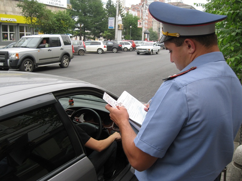 ЛДПР предлагает наказывать сотрудников ГИБДД за неправомерные штрафы водителям