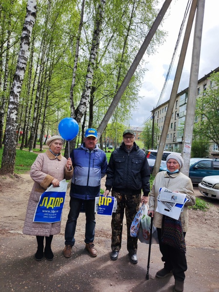 Дорогобужские активисты ЛДПР провели акции в память о Владимире Жириновском