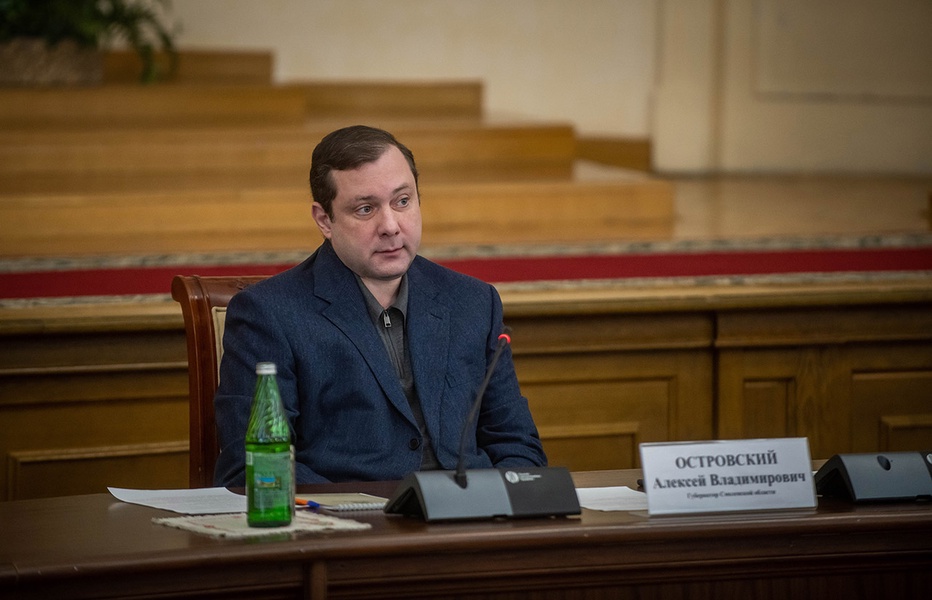Алексей Островский оценил работу чиновников с интернет-обращениями смолян