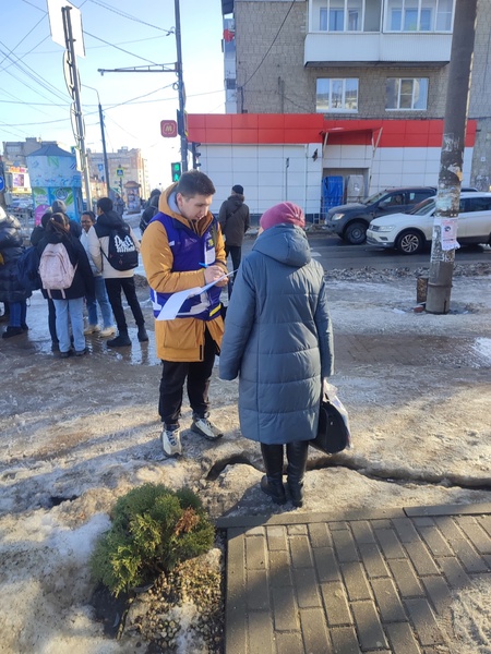 Смоленские партийцы проводят опрос "Скажи правду Слуцкому"