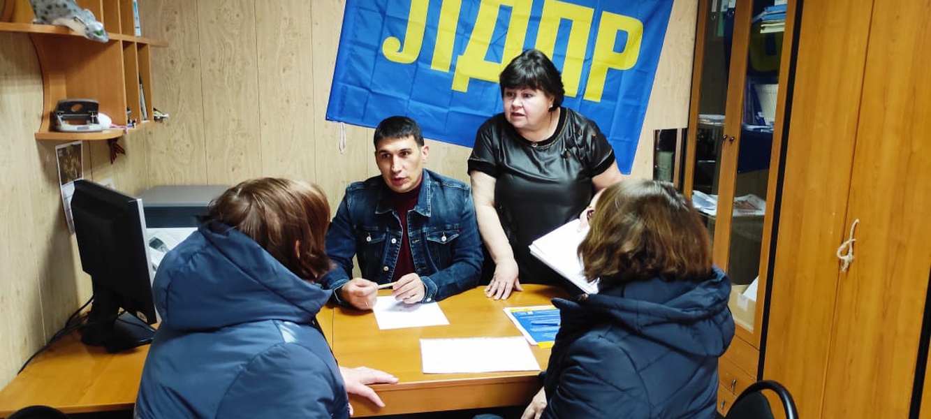 Сергей Леонов направил юриста в помощь жителям Починковского района