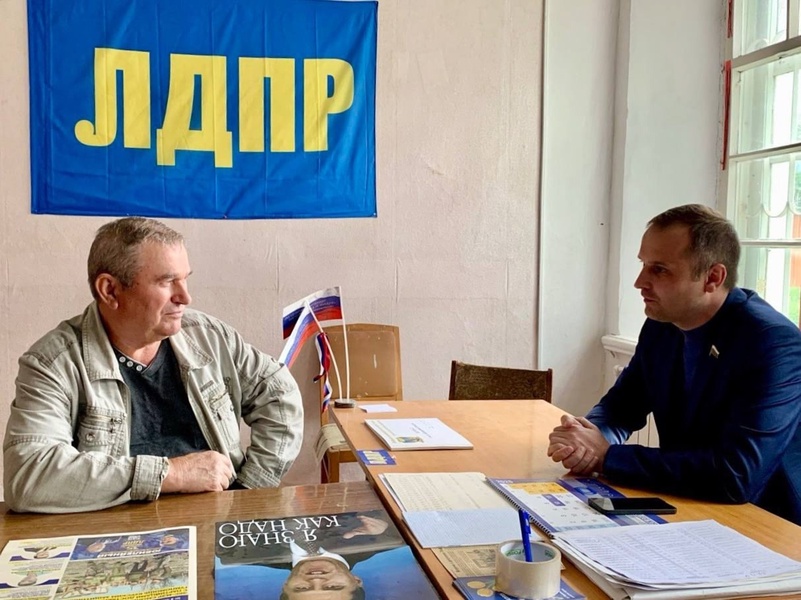 Сергей Леонов провел прием граждан в городе воинской славы Ельня Смоленской области