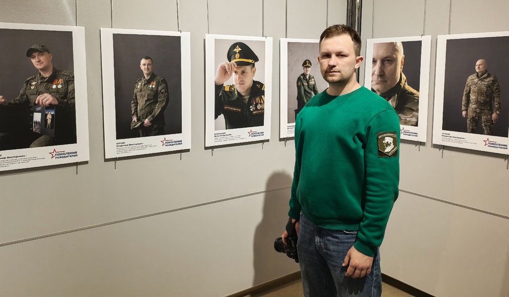 Владислав Ульянов оценил фотовыставку смоленских фотографов «Поколение победителей»