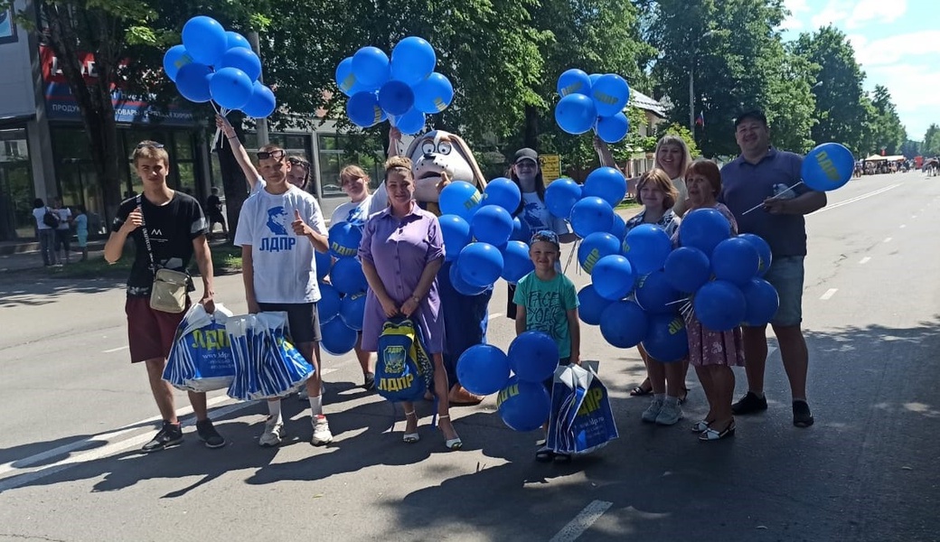 В юбилей Сафоново ЛДПР вышла на улицы города с позитивом