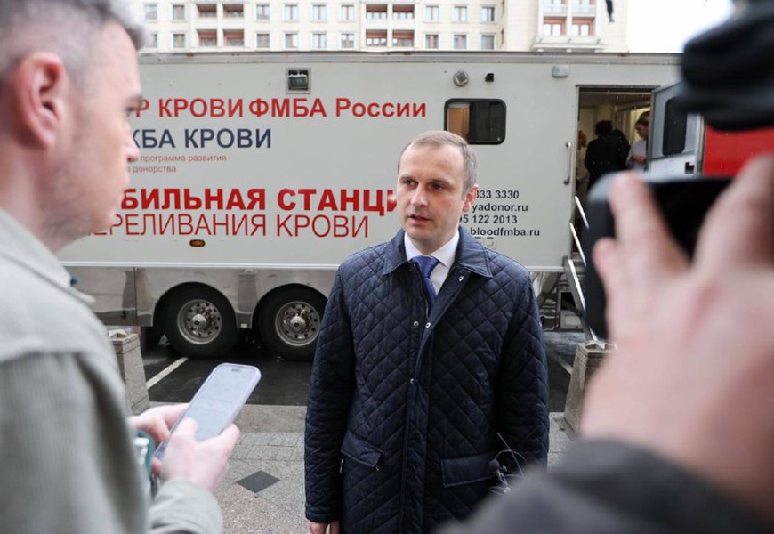 Сергей Леонов поддержал традиционную акцию по сдаче крови в Госдуме