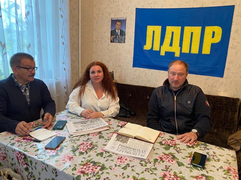 Депутат Алексей Василенков провел прием граждан в Духовщине